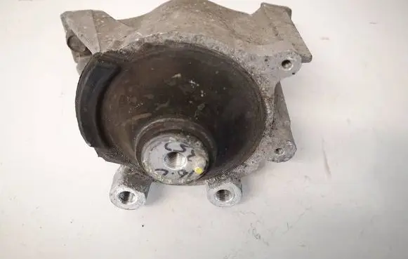 Honda CR-V Engine mount bracket PV090