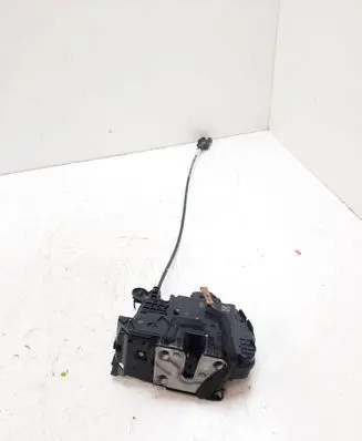Opel Vivaro Front door lock 805027088R