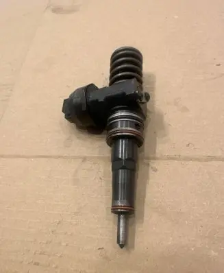 Volkswagen Sharan Fuel injector 038130073ak