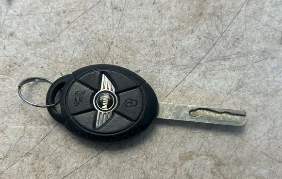 Mini Cooper Coupe R58 Ignition key/card 6931745