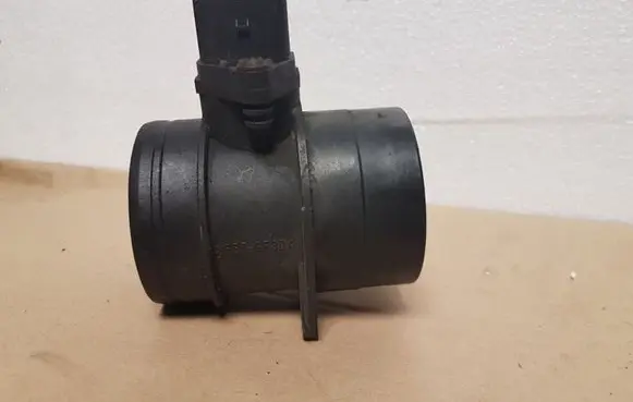 Audi TT Mk1 Mass air flow meter 028002531 038906461B