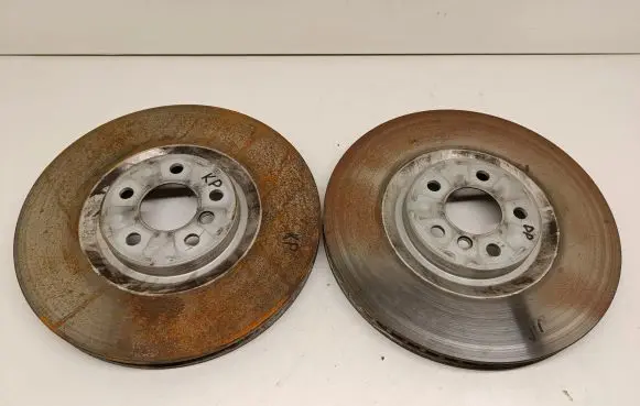 BMW 1 F40 Front brake disc 6884002 6884001