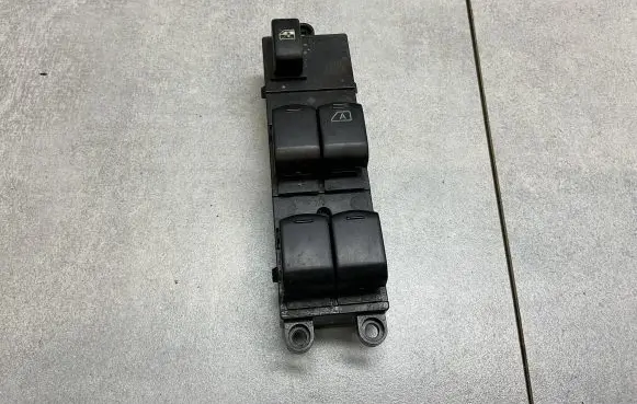 Nissan Qashqai+2 Electric window control switch 25401JD00A