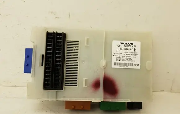 Volvo XC70 Fuse module 30765624 7G9T14C256FA 369AF01125TP