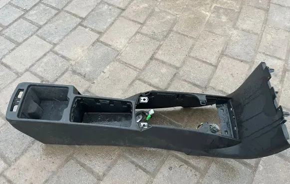 Volvo V50 Center console 8687408 3865