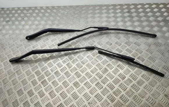 Ford Turneo Courier Front wiper blade arm