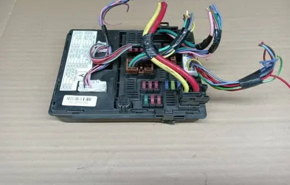 Nissan Micra Fuse module 284B71HR0C