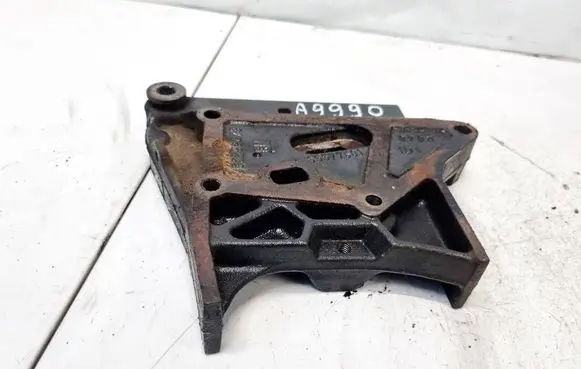 Opel Insignia A Engine mounting bracket 332253673 55577601