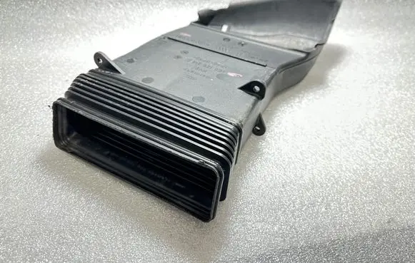 Audi A8 S8 D3 4E Air intake duct part 4E0129618Q 4E0129628G 4E0129618M