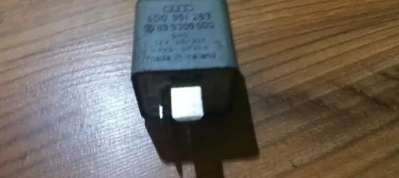 Volkswagen PASSAT B5 Other relay 4d0951253 899309000