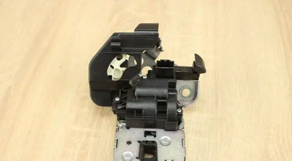 Skoda Octavia Mk3 (5E) Tailgate/trunk/boot lock/catch/latch 8R0827505A