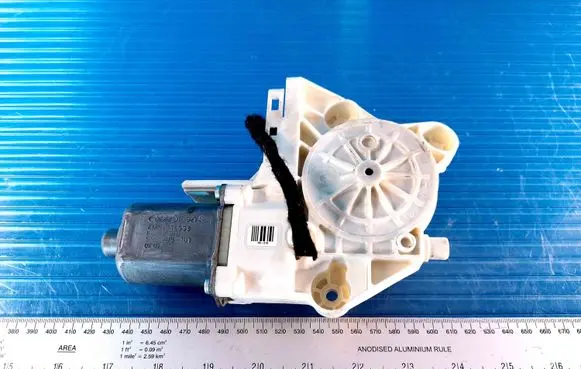 Ford Focus Front door window regulator motor 4M5T14553