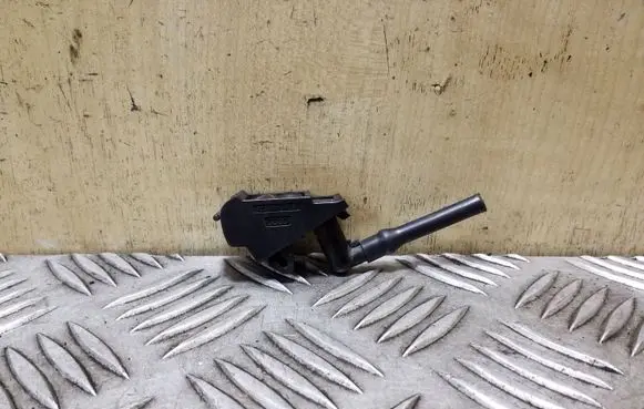 Windshield washer spray nozzle