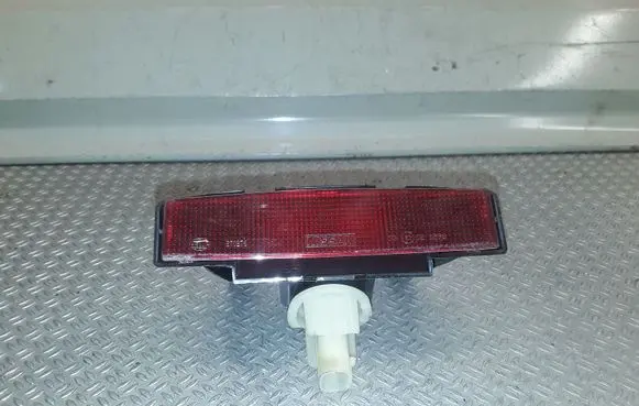 Nissan Primera Third/center stoplight 270275