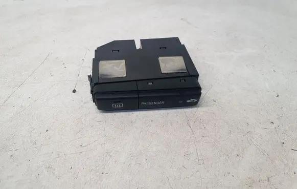 Toyota Avensis T250 Windscreen/window heater switch 8479005130