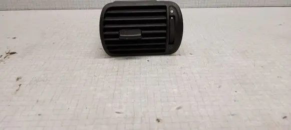 Volkswagen PASSAT B5 Dash center air vent grill 8L0820901