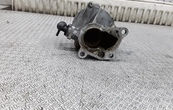 Renault Laguna II Vacuum pump 163322916