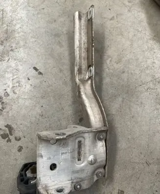 BMW 5 F10 F11 Radiator mount bracket 7186514 7211162 7207152