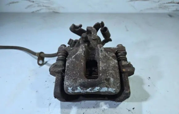 Toyota Auris E180 Rear brake caliper 0204Y01988 Y04929 4785002281