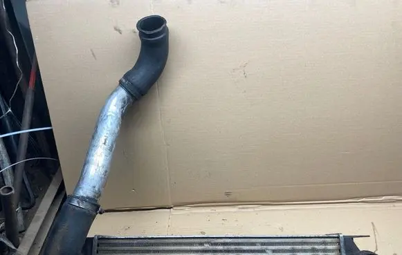 BMW 5 E39 Intercooler radiator 17512247359
