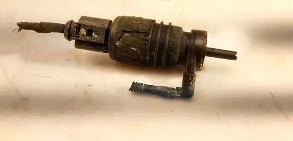 Audi A8 S8 D3 4E Windscreen/windshield washer pump 1J0973722