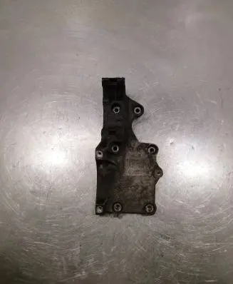 Volkswagen PASSAT B6 Generator/alternator bracket 03G903143F