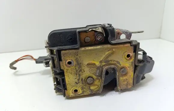 Volkswagen Golf III Front door lock 1H1837015A