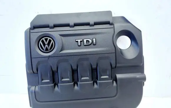 Volkswagen Golf VII Engine cover (trim) 04L103925 04L103925J