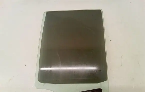 Nissan Navara Rear door window glass