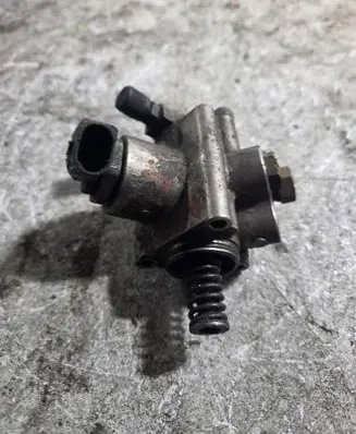 Volkswagen PASSAT B6 Fuel injection high pressure pump