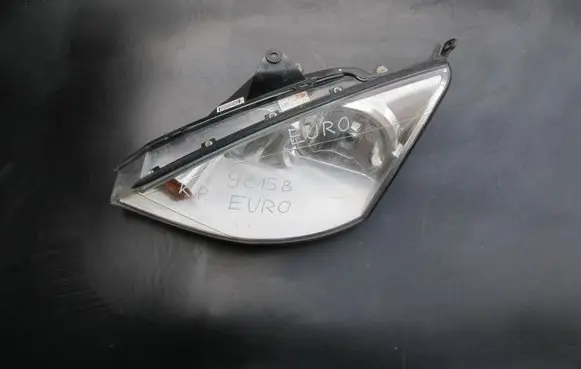 Ford Focus Headlight/headlamp 2M5113W030BE