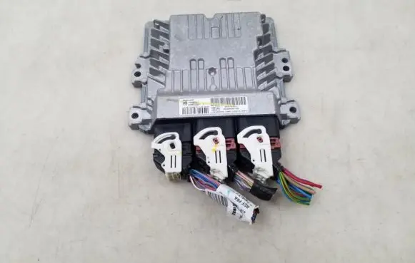 Peugeot 508 Engine control unit/module 9676760880