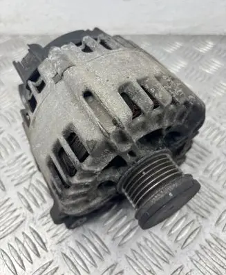 Volkswagen PASSAT B7 Generator/alternator 03C903023T