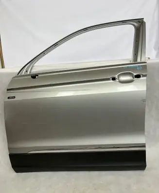 Volkswagen Tiguan Front door 5NA831311E