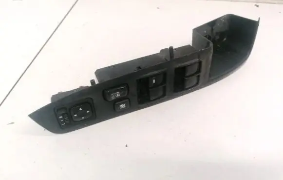 Toyota Corolla Verso AR10 Electric window control switch 8608A147 C8D-D630M