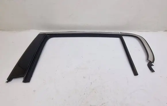 Peugeot 308 Rear door glass trim molding 9678182680