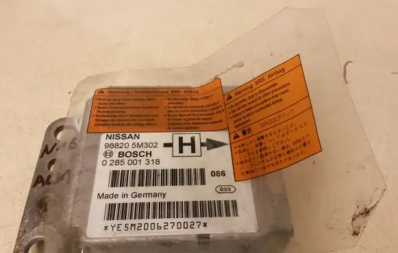 Nissan Almera N16 Airbag control unit/module 988205M302 0285001318