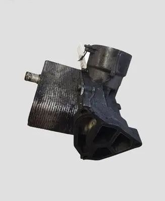 BMW 5 E39 Oil filter mounting bracket 2247204 8792145