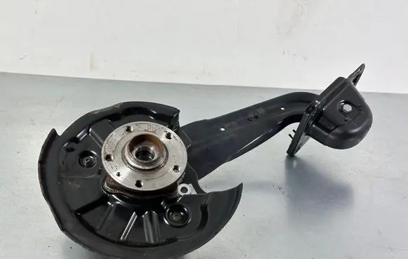 Rear wheel hub