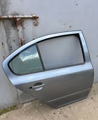 Skoda Octavia Mk2 (1Z) Rear door 