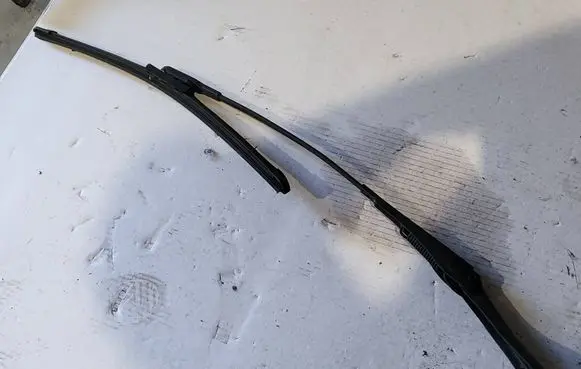 BMW 1 F20 F21 Front wiper blade arm 7239520