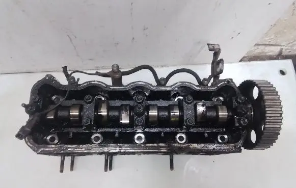 Volkswagen PASSAT B5 Engine head 028103373N