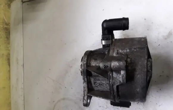 Renault Megane II Vacuum pump