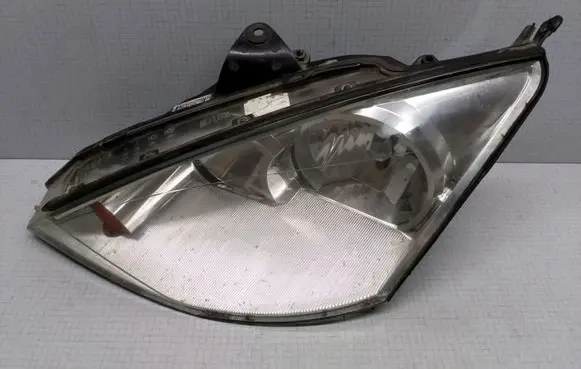 Ford Focus Headlight/headlamp 2M5113W030BD
