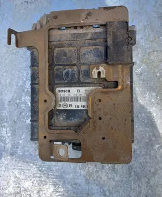 Volkswagen Golf III Engine control unit/module 028906021af 090683068