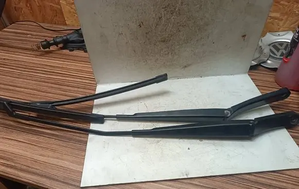 Volkswagen Scirocco Front wiper blade arm 1K8955409