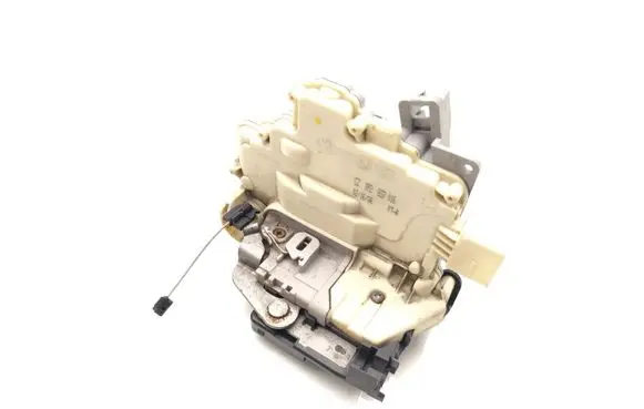Volkswagen Eos Front door lock 1P2837016