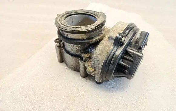 Ford Focus Throttle valve 2S6UFC 1880318R 1802081