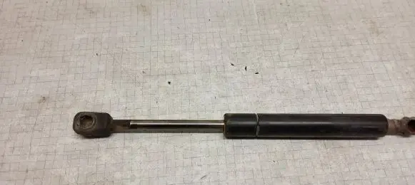 Volkswagen Vento Tailgate strut 