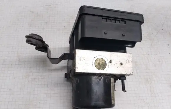 Volkswagen Golf IV ABS Pump 1C0907379L 10096003343 1J0614117G